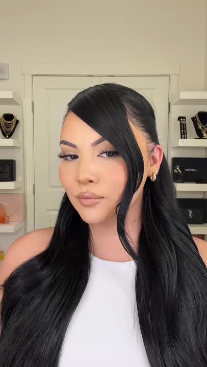 Story Cover - Half-Up Hairstyle