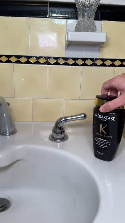 Chronologiste Bain Régénérant - Shampoo with HA - Kérastase