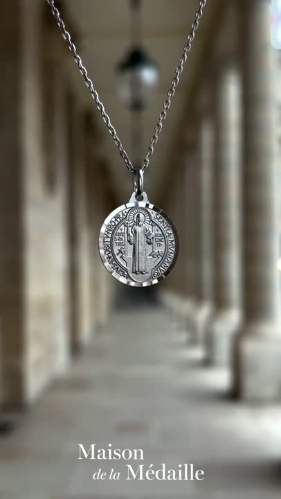 5 Médailles San Benito En Métal Plaqué Argent. C'est L'une Des